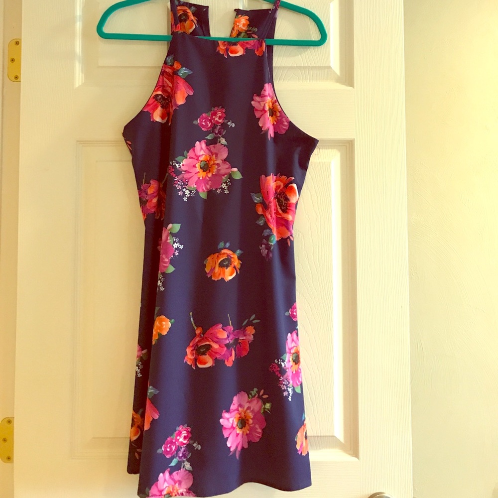 Adorable floral dress!