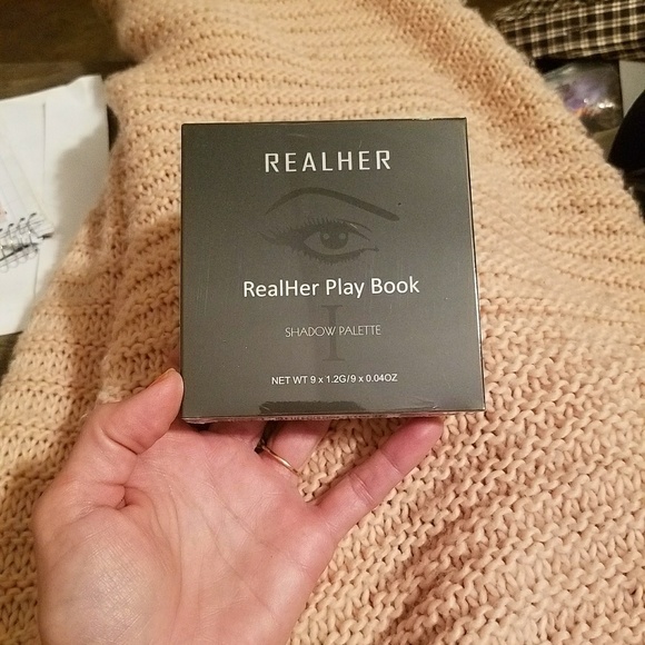 NEW! RealHer Neutral Eyeshadow Palette - Picture 3 of 6