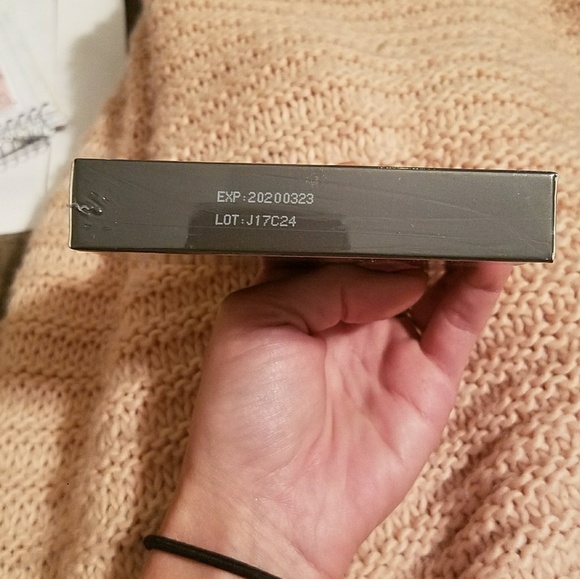 NEW! RealHer Neutral Eyeshadow Palette - Picture 4 of 6