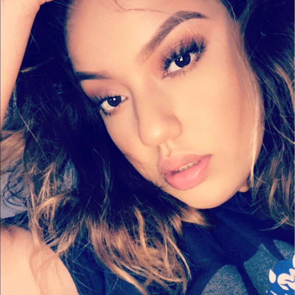 Meet your Posher, Carla