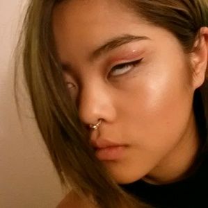 Meet your Posher, Elise