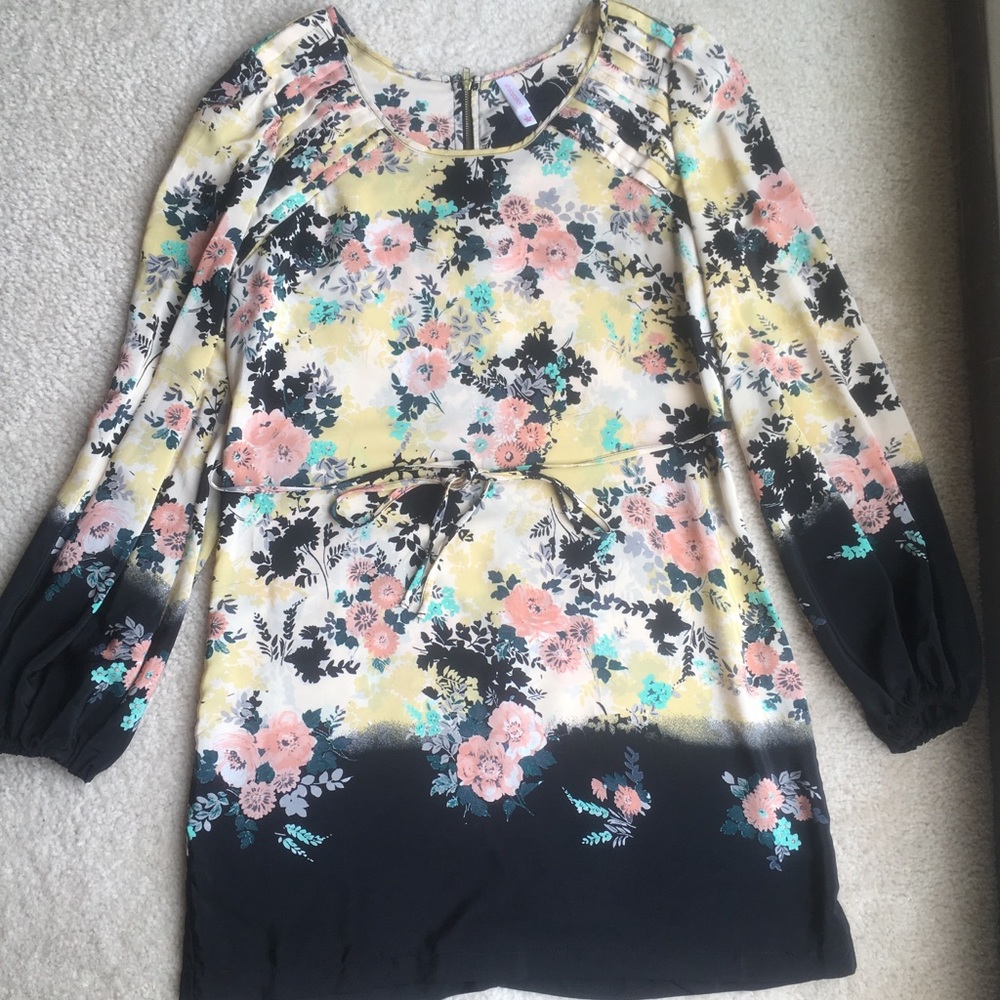 🚨🚨MOVING SALE!🚨🚨 Lovely shift dress.