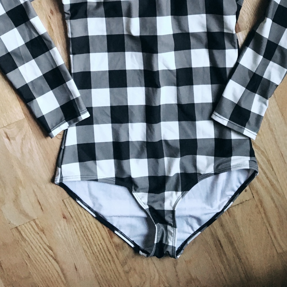 Long sleeve rash guard swimsuit 🦈🤙🏼 - Picture 3 of 8