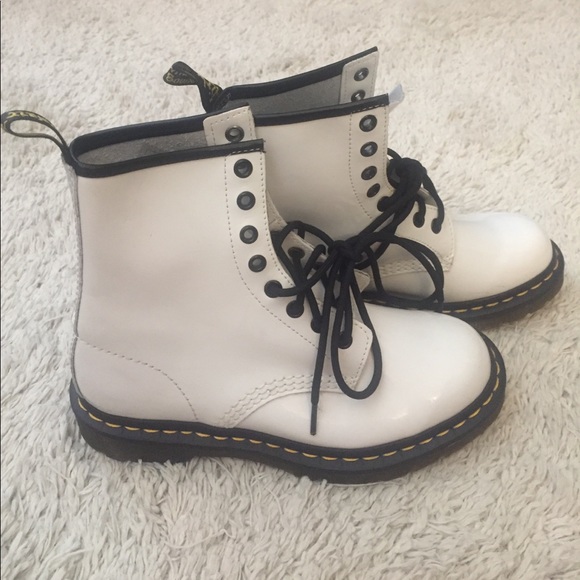 Dr. Martens Shoes - White Dr. Marten's