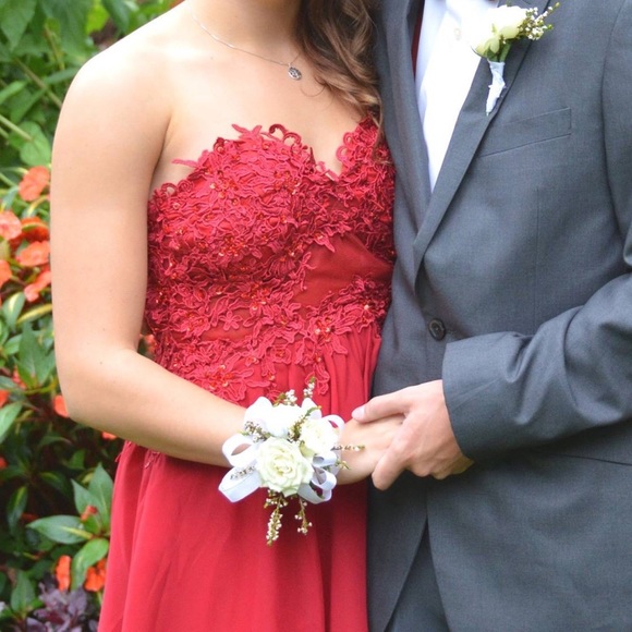 Short Red Formal/Homecoming Dress - Picture 4 of 5