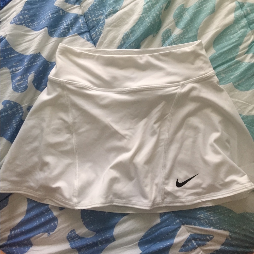 Women's Nike white and black tennis skirt