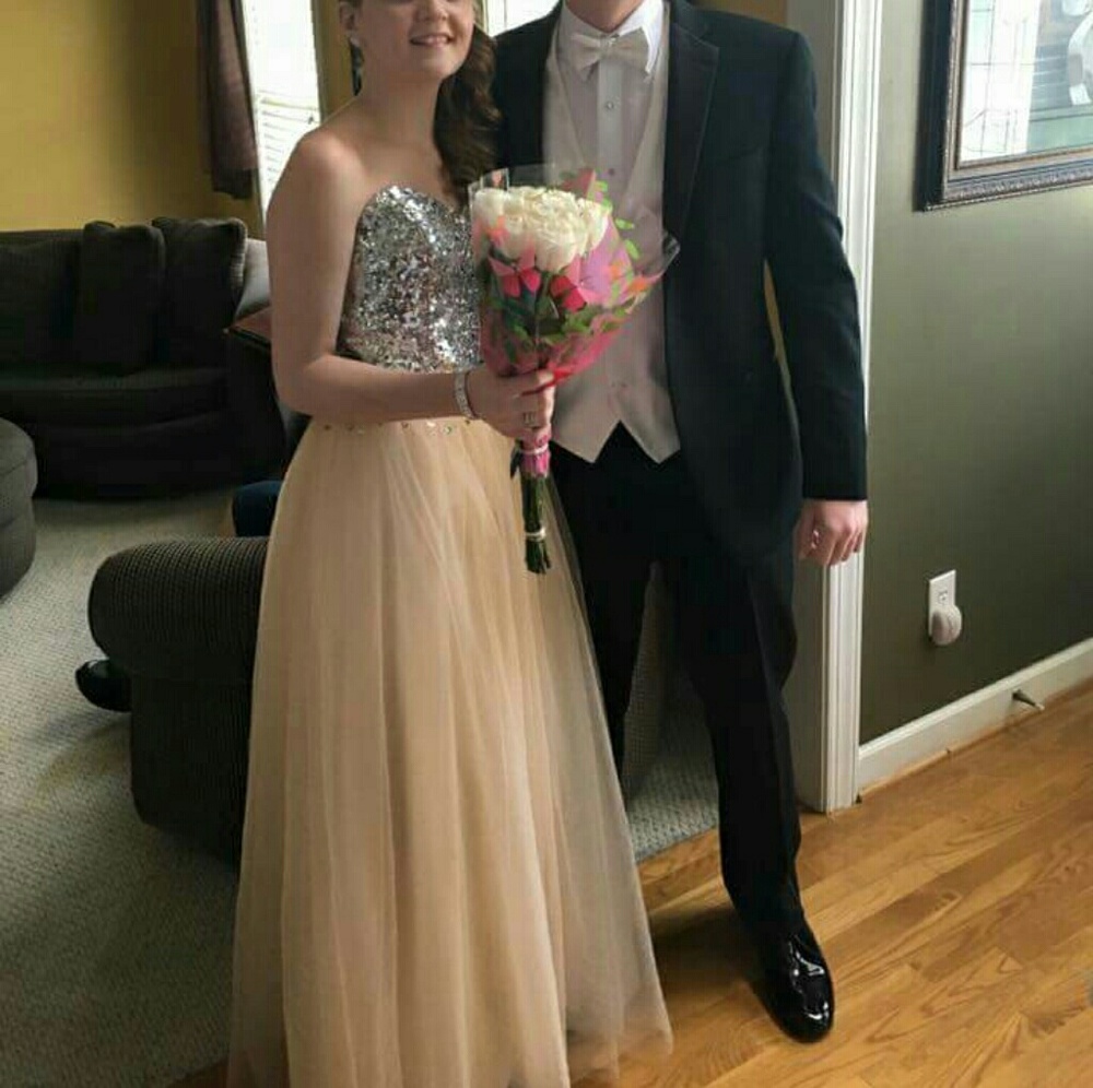 Prom dress - Picture 2 of 2