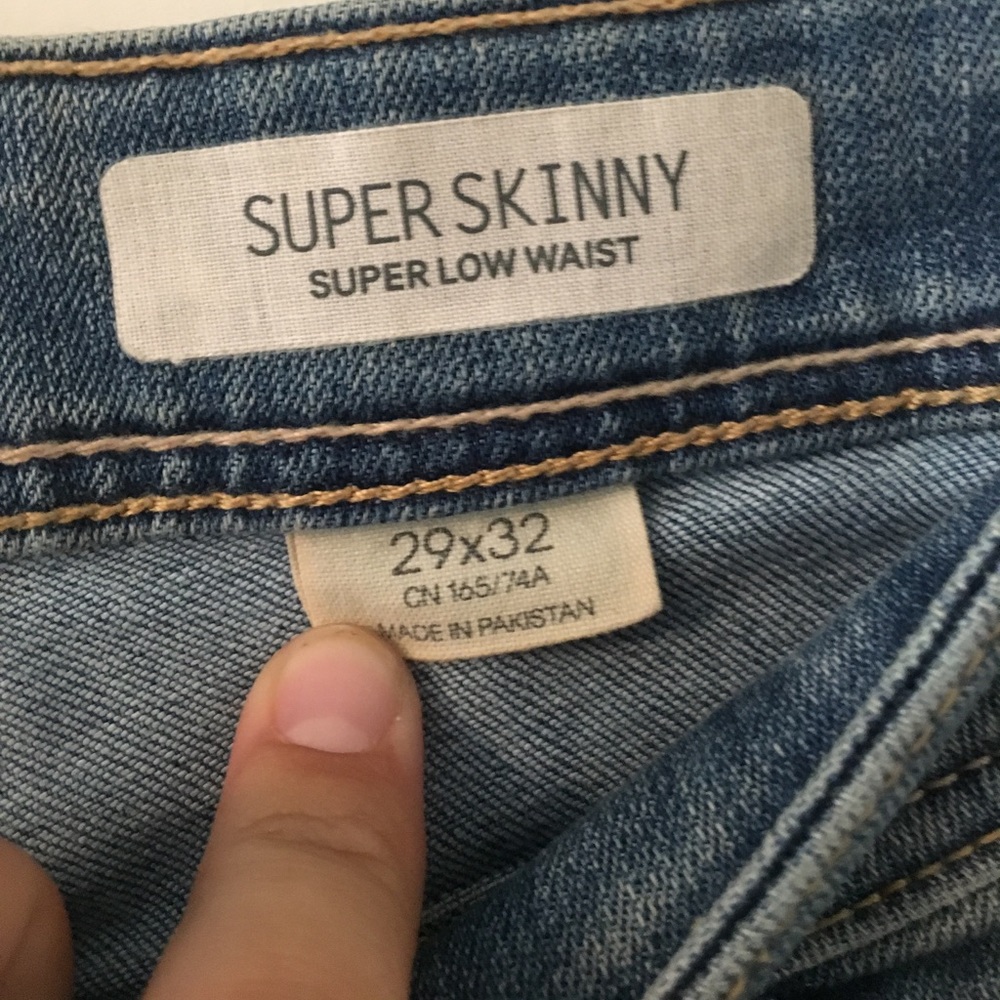 Light wash skinny jeans