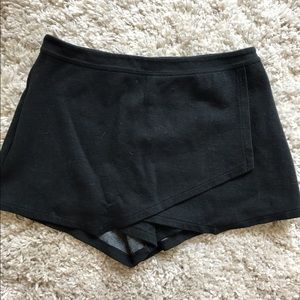 Abercrombie & Fitch black skort
