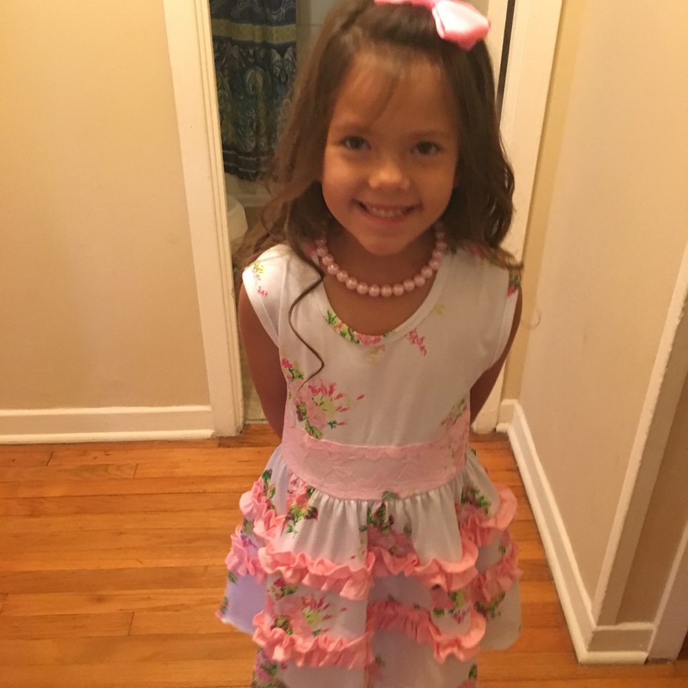 White and pink floral dress.🎀🌸🌺