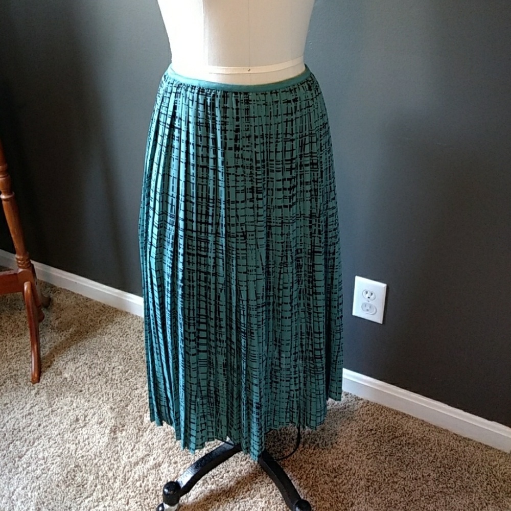 Banana republic pleated print skirt