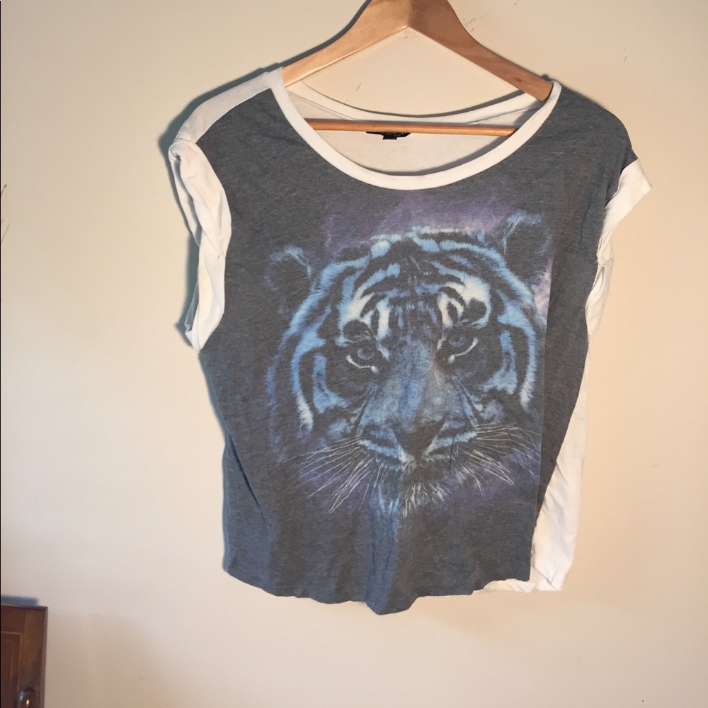 Cool t-shirt with tiger head