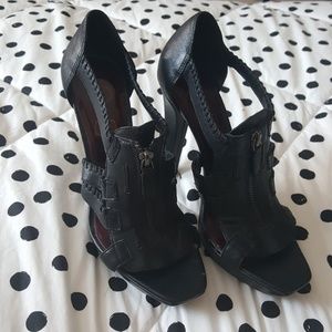 JESSICA SIMPSON • striker heel sandals