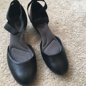 Black ballerina like wedge
