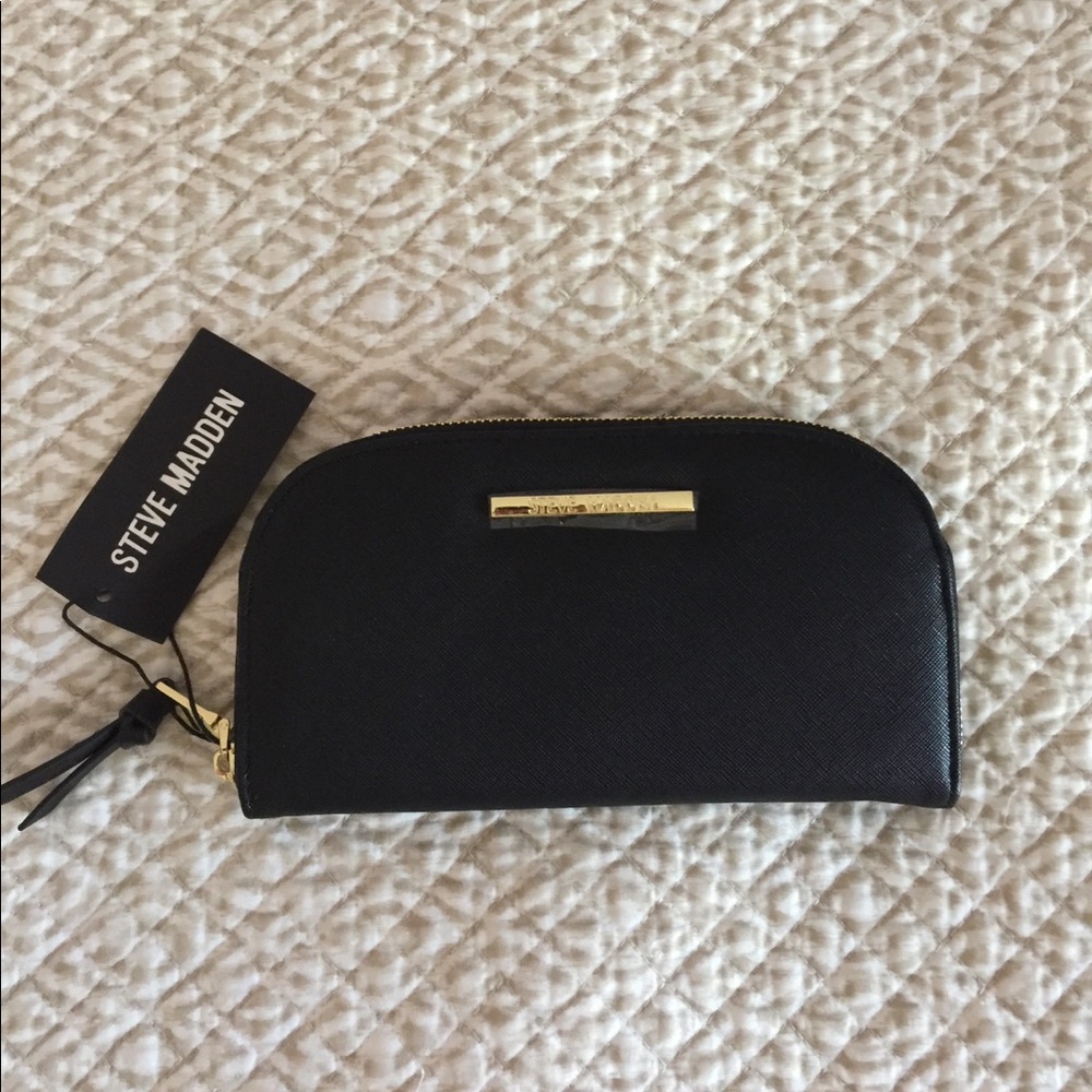 Steve Madden Half Moon Zip Wallet