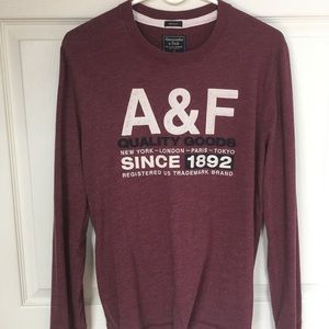 Burgundy long sleeve logo tee