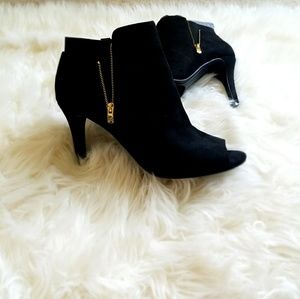 Liz Claiborne Black Peep Toe Heels