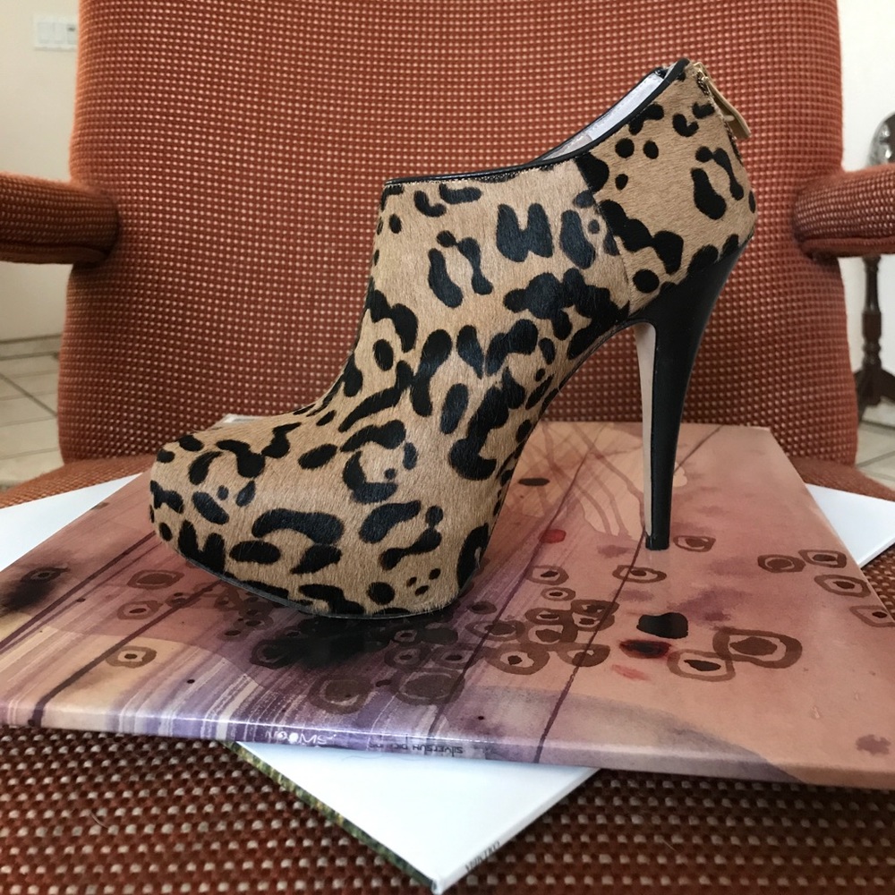 Vince Caumto Platform Booties
