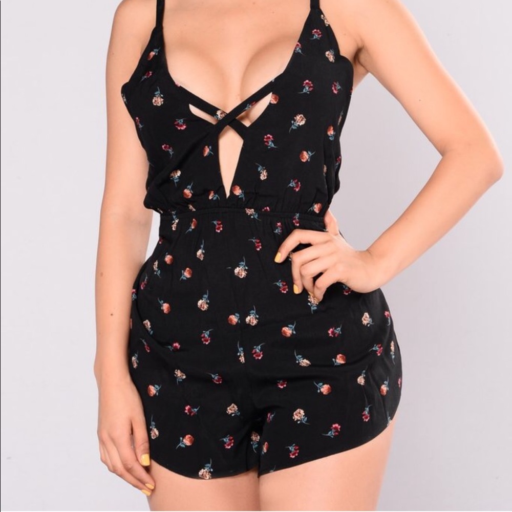 BRAND NEW FASHION NOVA FLORAL ROMPER