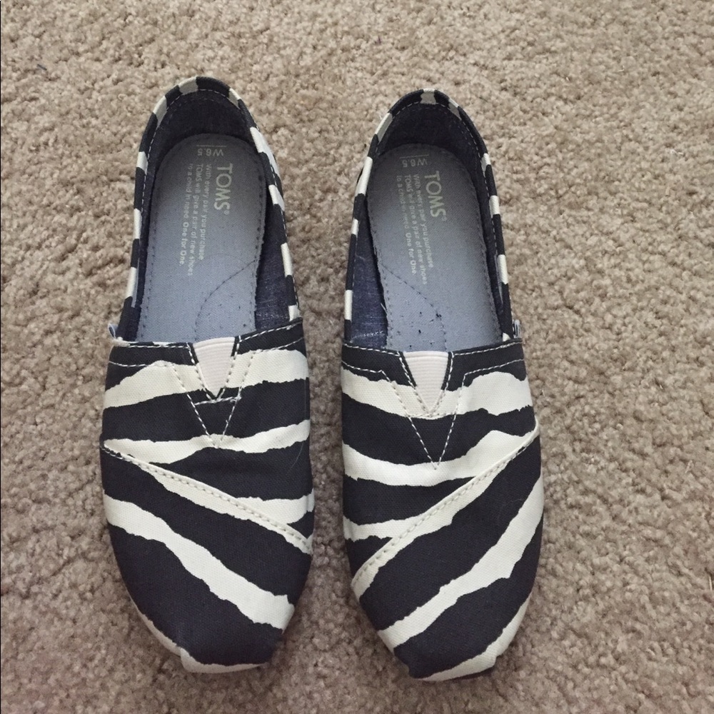 NWOT Black & White Stripe Toms