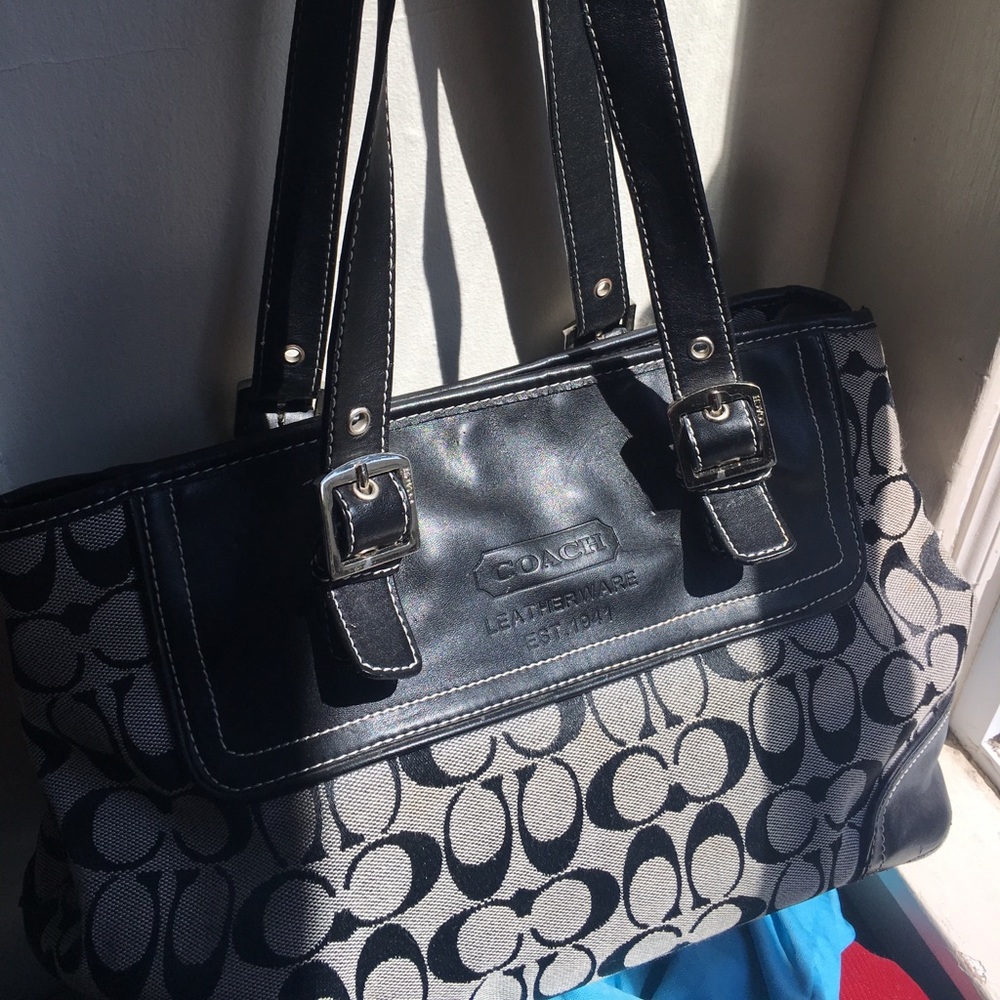 🌻Medium sized COACH Tote!🌻
