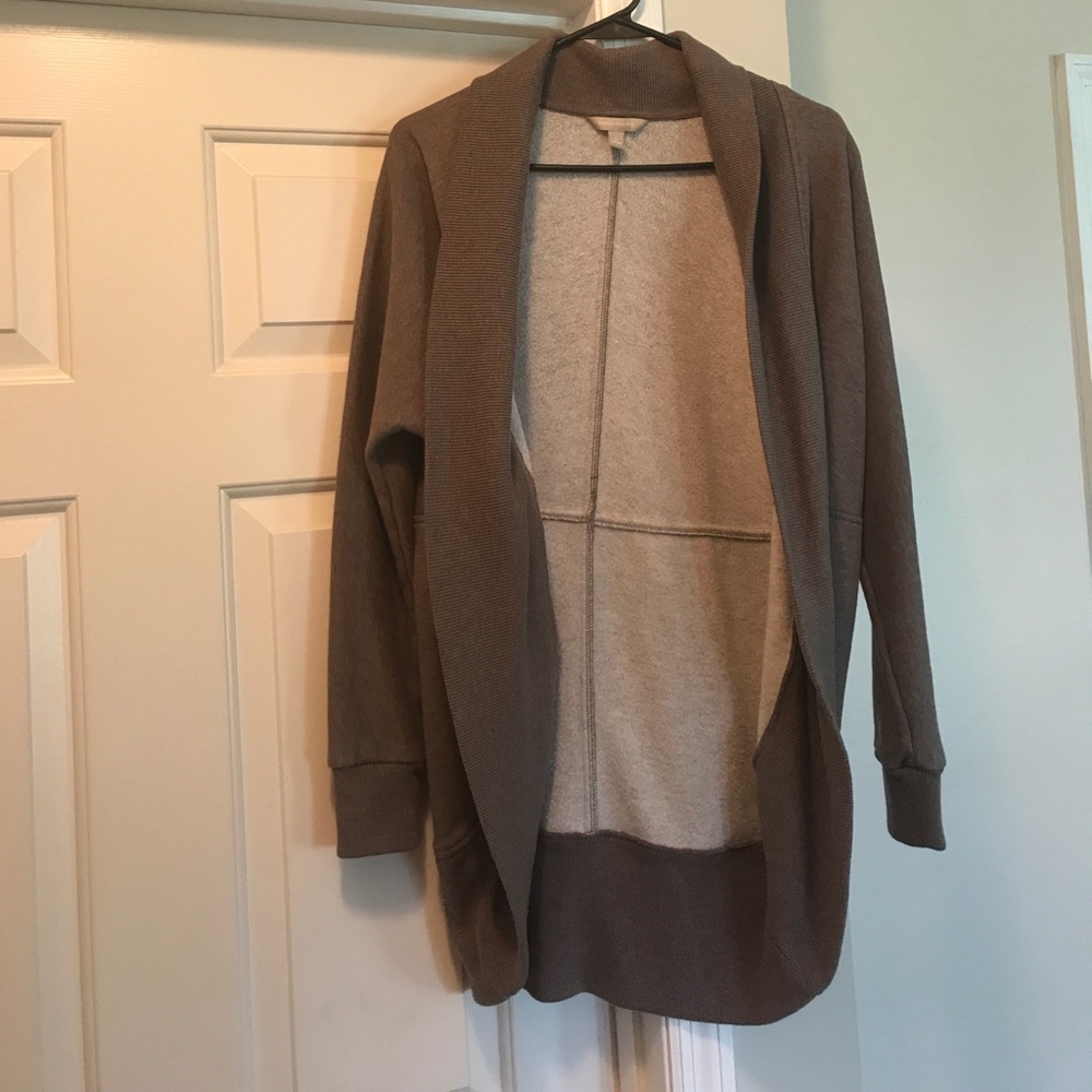 ⚡️CLOSET CLOSING⚡️Banana Republic Cardigan
