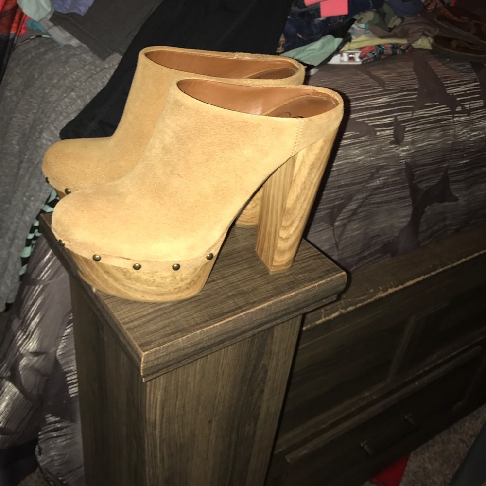 Jessica Simpson clog platform heels