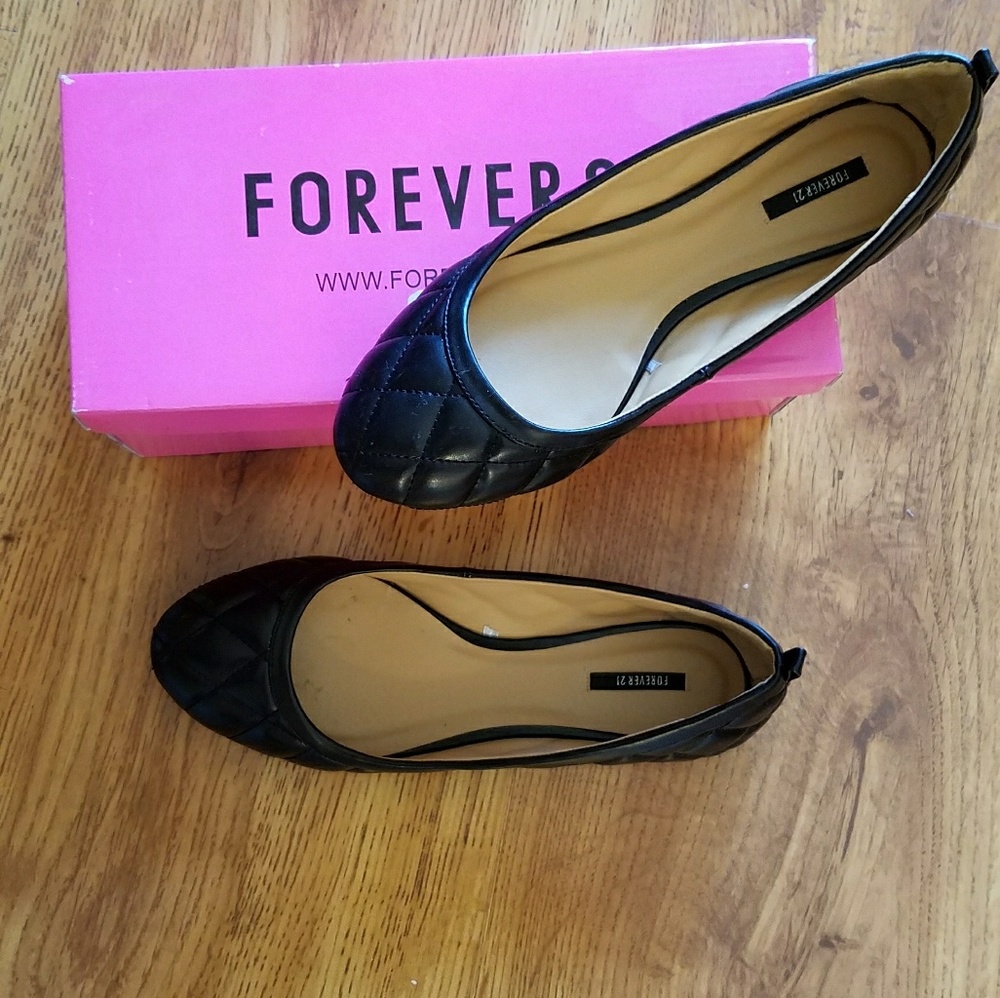 Forever 21 Black Quilted Faux Leather Flats