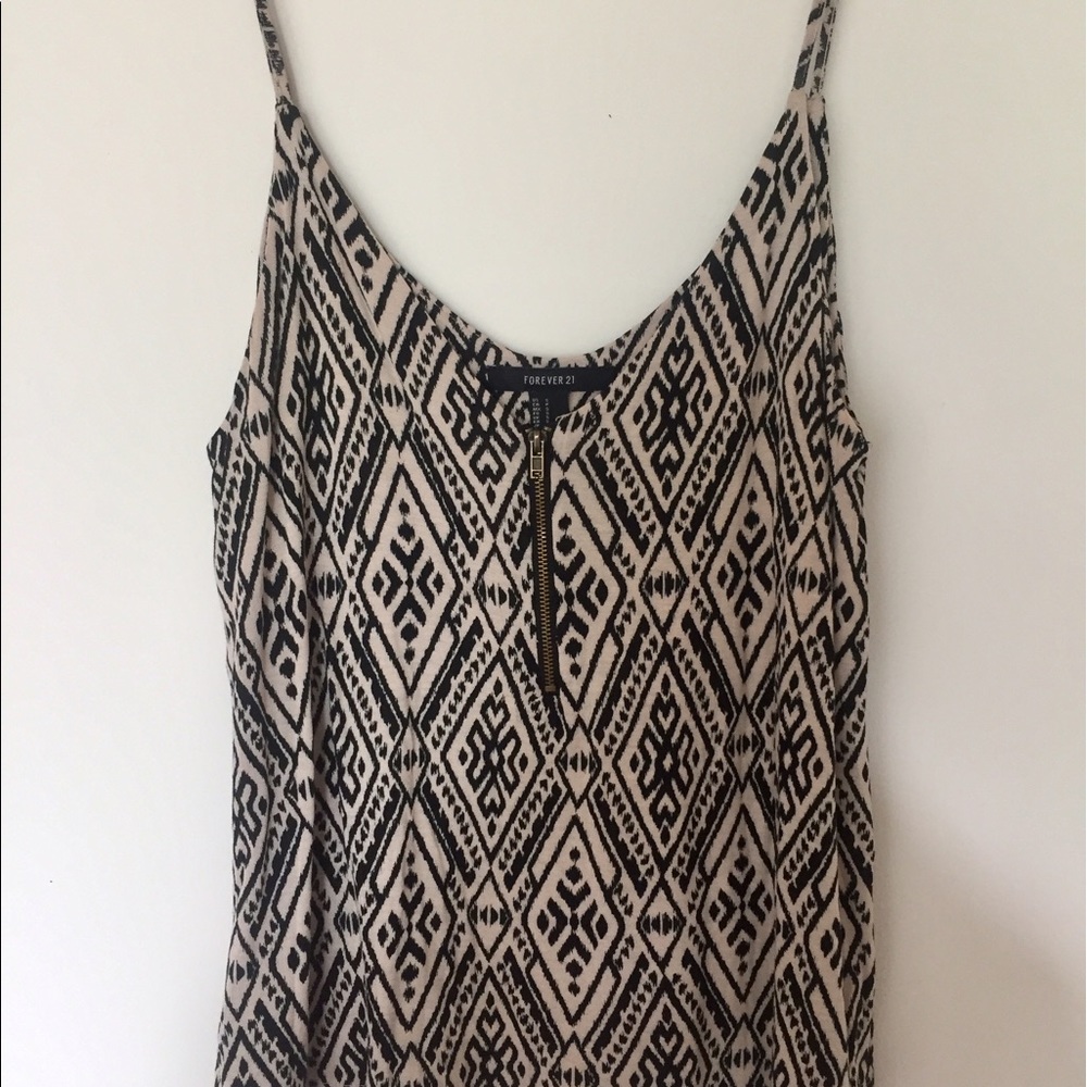 Geometric tank with front zipper