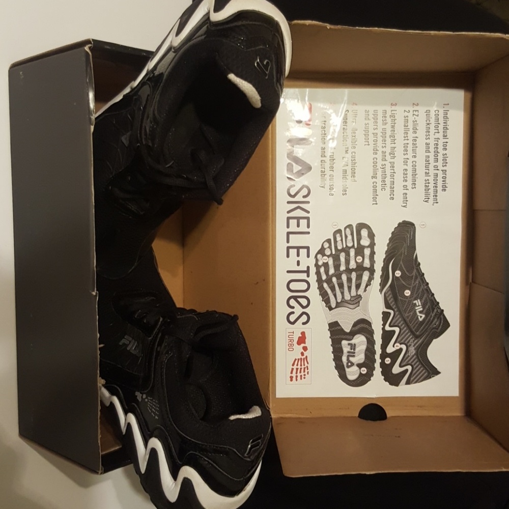 Black & White Fila Skele-Toes Turbo Mens Runners