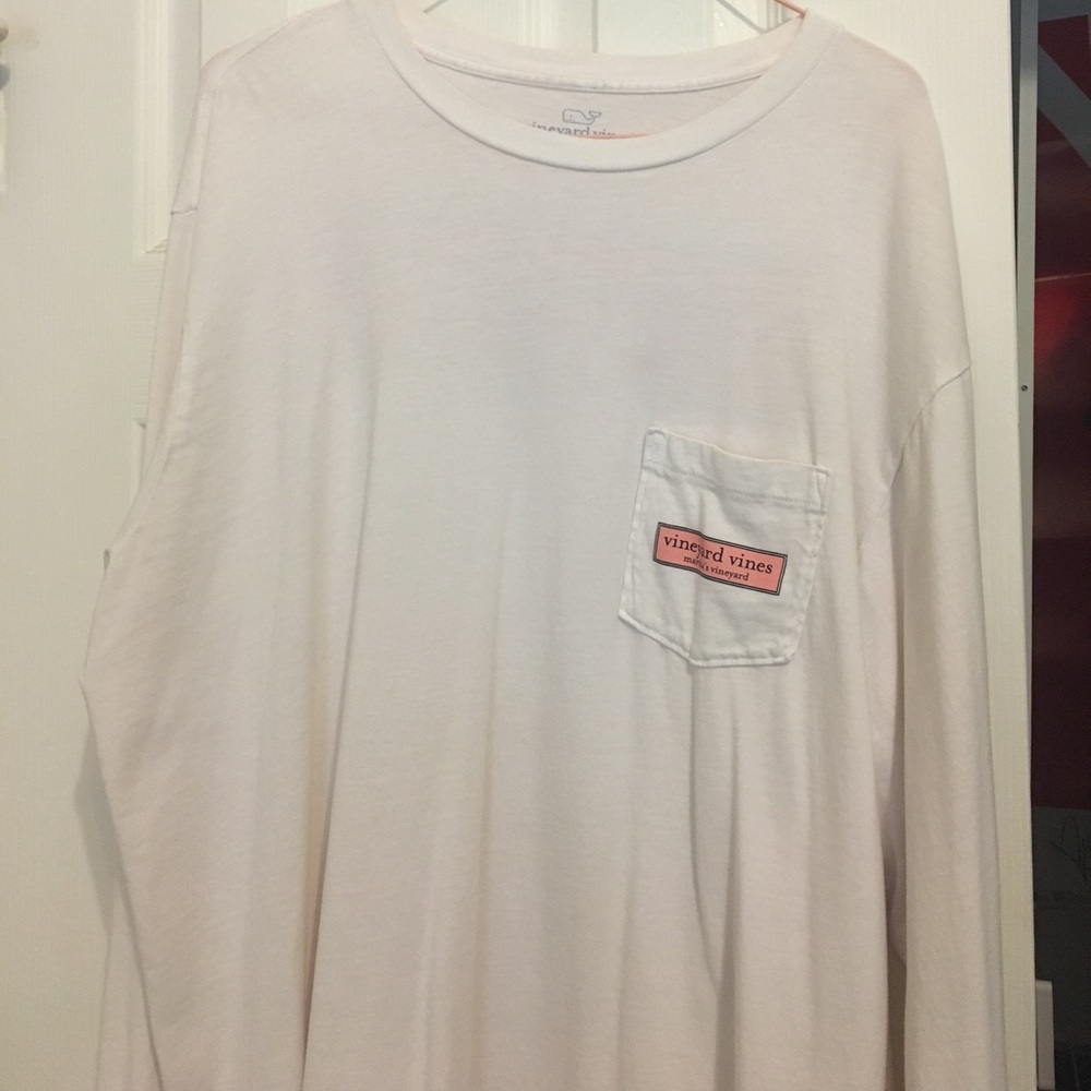 White Vineyard vines long sleeve tshirt!!