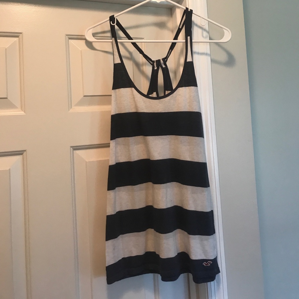 ⚡️CLOSET CLOSING⚡️Navy & White Hollister Tank