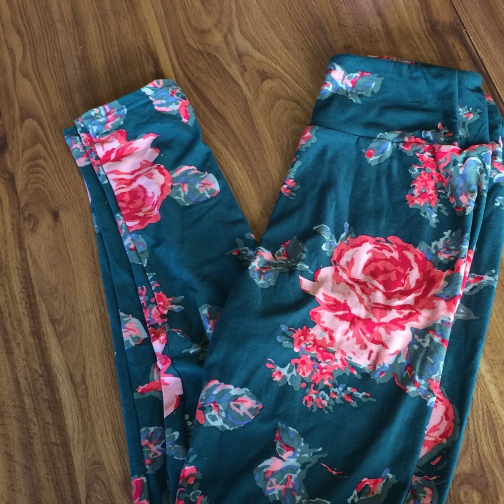 NWOT gorgeous LuLaRoe rose leggings