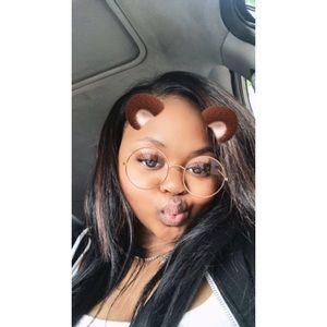 Meet your Posher, Mia