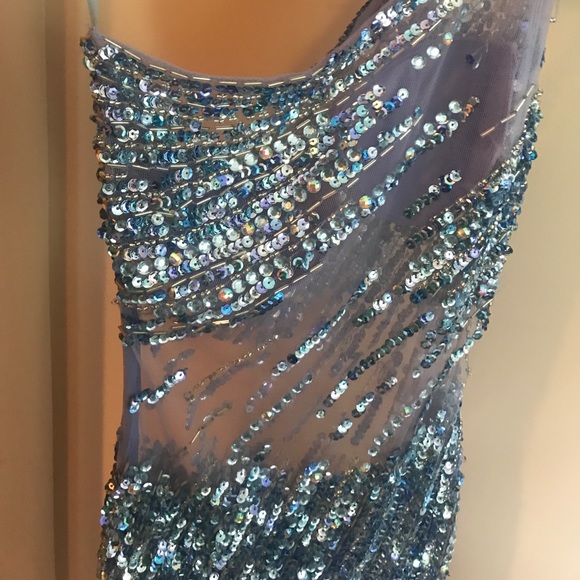 Night Moves Prom Dress - Picture 3 of 4