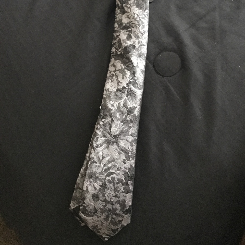 Express floral tie
