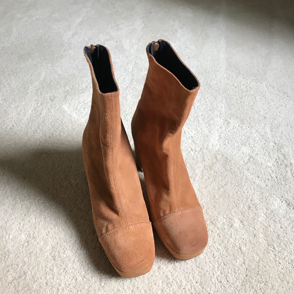 BRAND NEW Free People Suede Heeled Boots