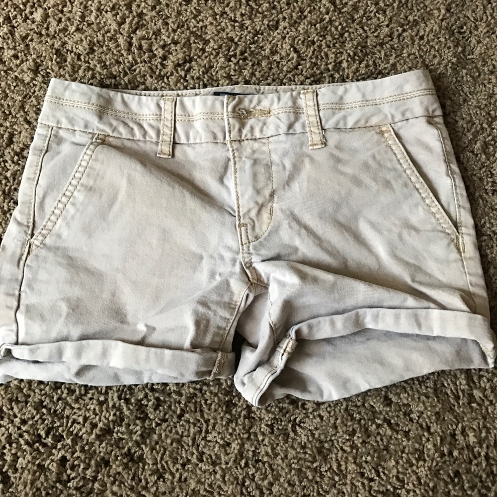 AMERICAN EAGLE KHAKI SHORTS
