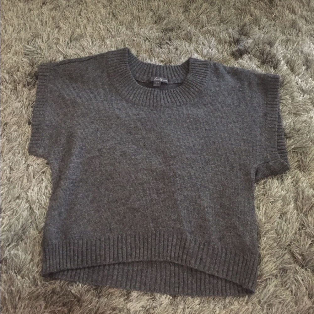 Short sleeve sweater