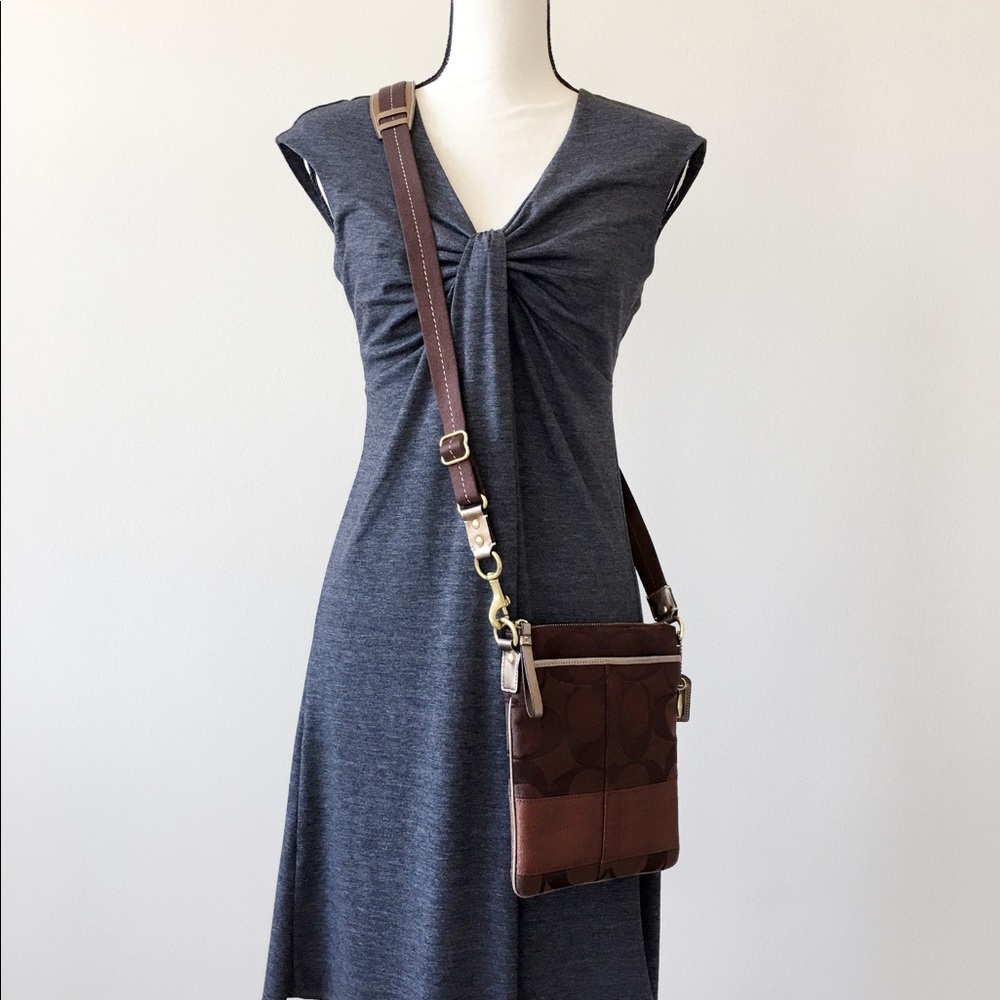 🚫SOLD!!!🚫COACH Sutton Signature Stripe Swingpack