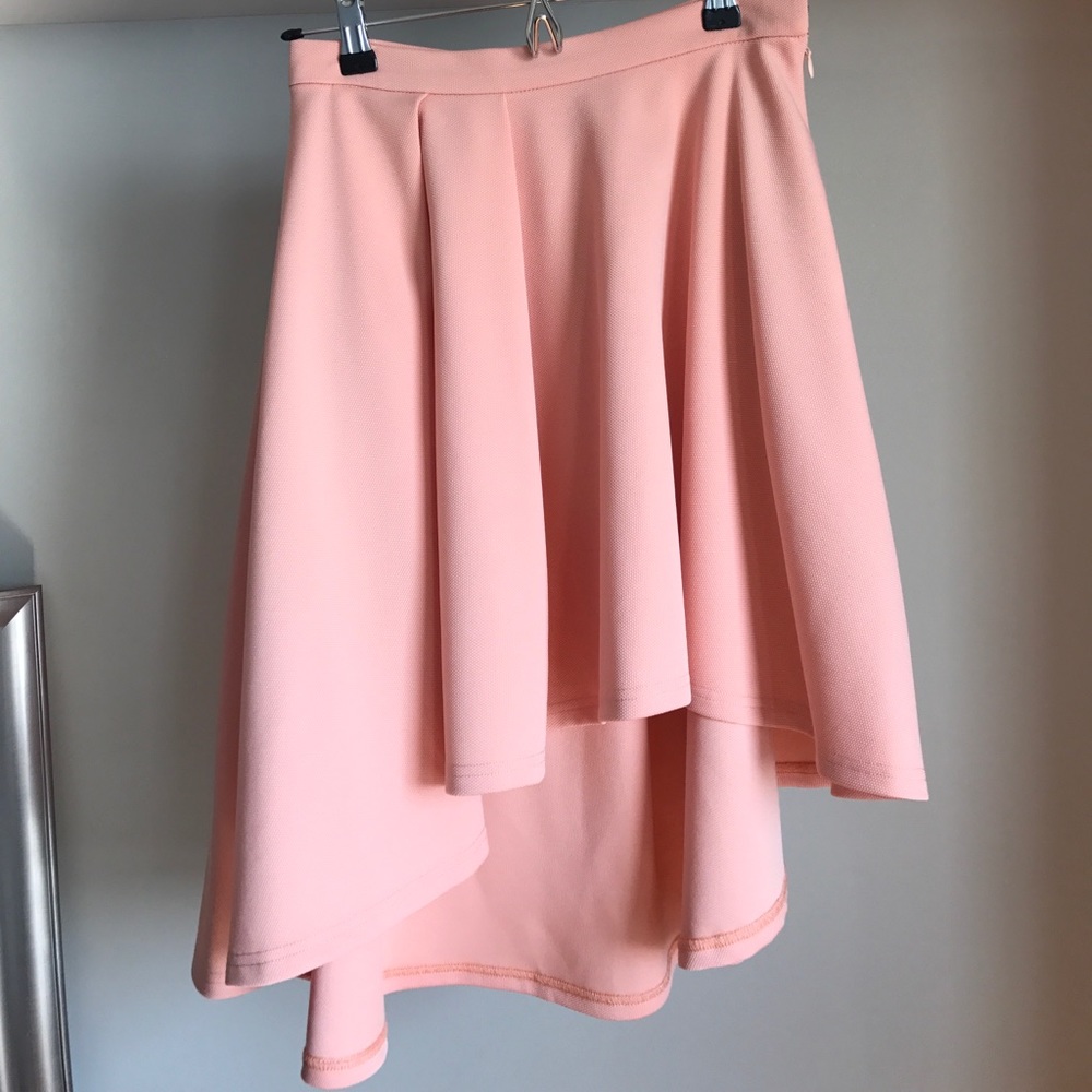 NWOT Asymmetrical high low pleated peach skirt. S