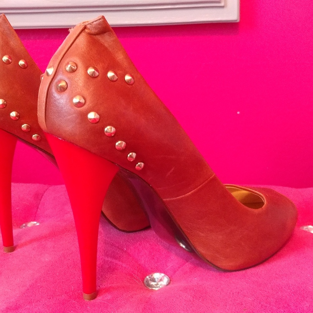 DMSX Donald J Pliner Brown Studded Heels