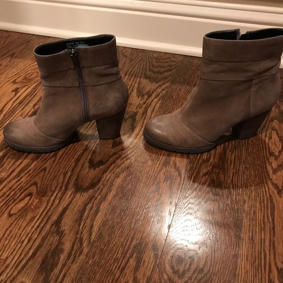 Clarks ankle boots - Picture 4 of 4