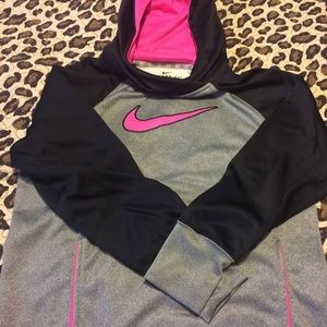 XL Thermafit Nike Pull Over with front pocket.