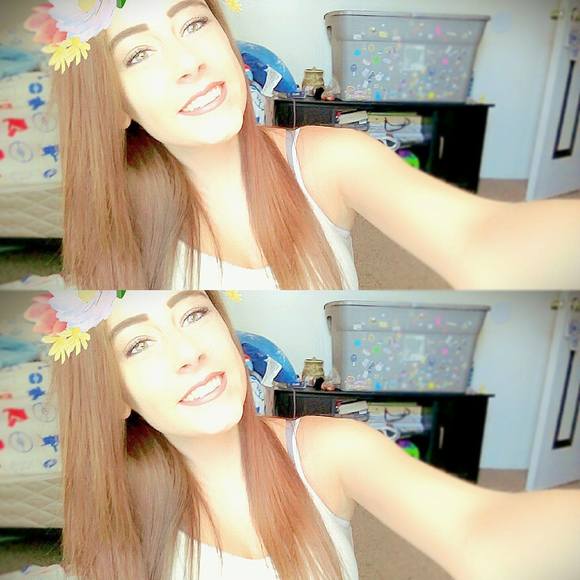 Meet your Posher, Hailey - Picture 1 of 1