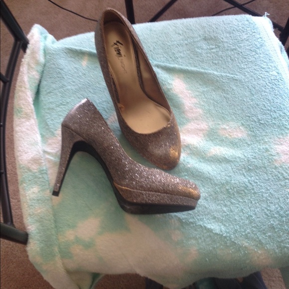 Silver and Gold Heels - Picture 1 of 2