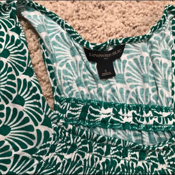 Banana Republic green patterned tank - Picture 2 of 4