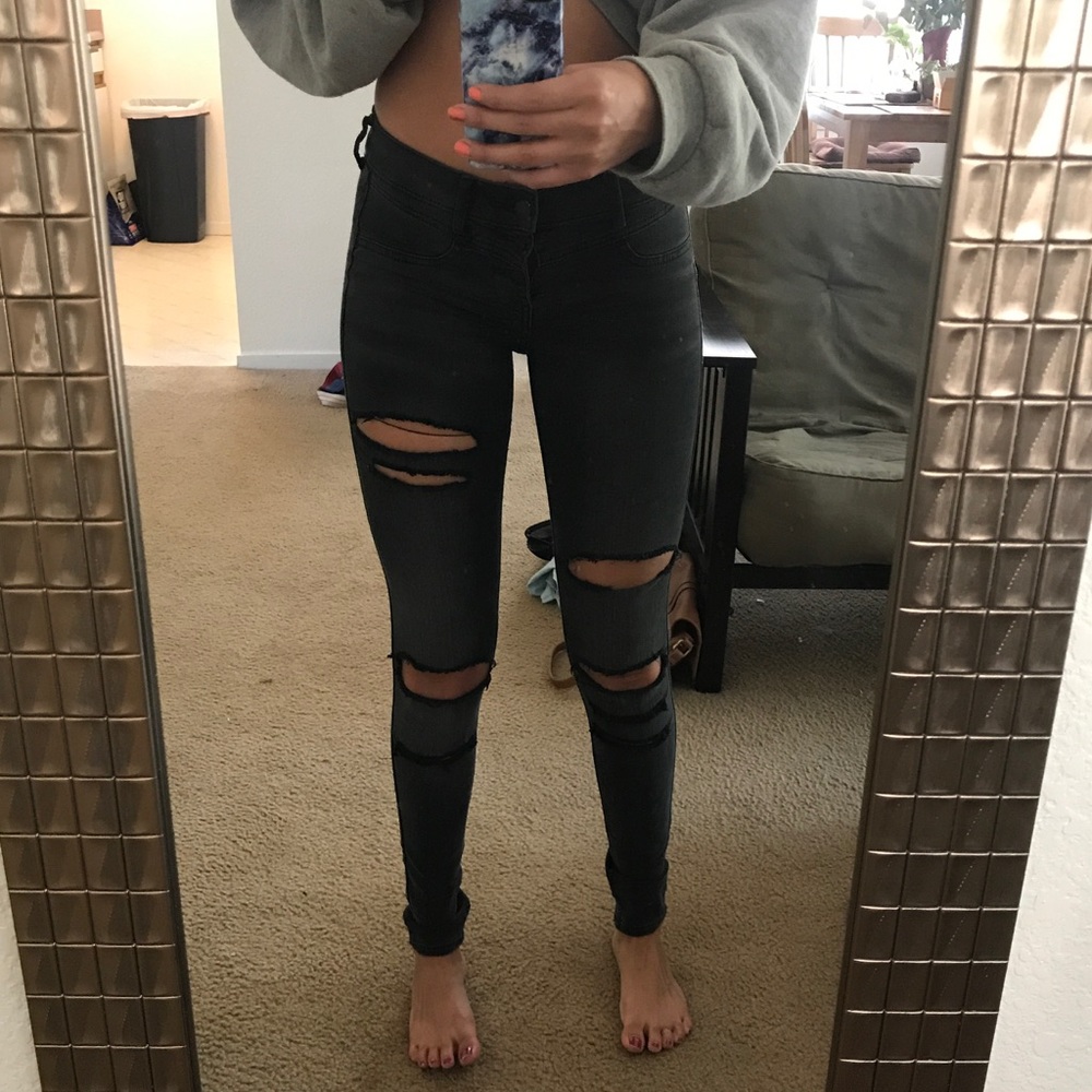 Hole-y black washed Hollister jeans 😍
