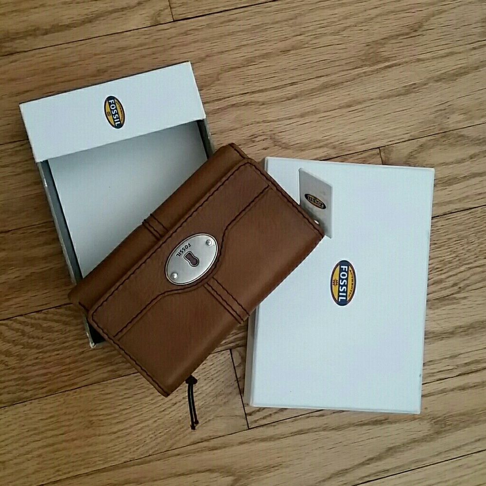 New Fossil Chesnut Multifunction Wallet