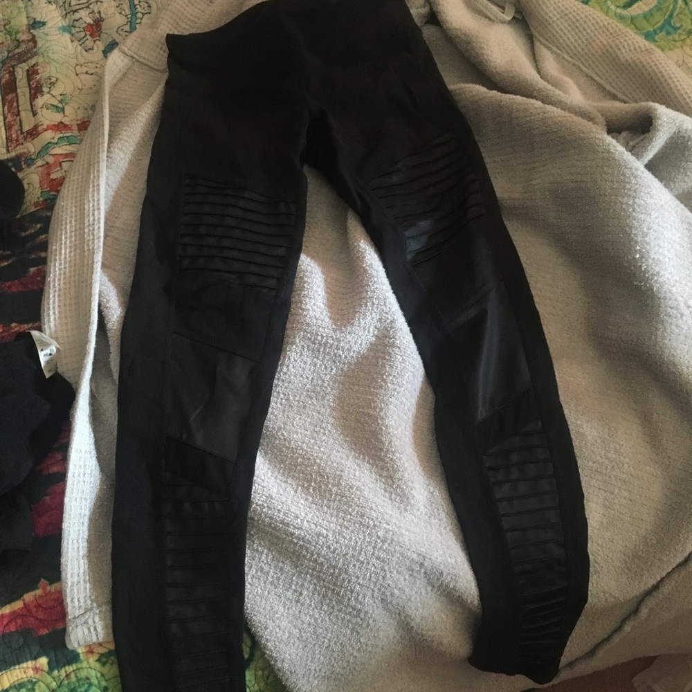 Selling ALO moto leggings and lululemon leggings